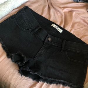 Size 11 Black hollister shorts